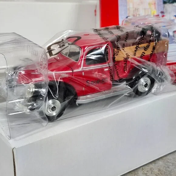 Snap-On Limited Edition Working Truck Box Set 1940 Ford 1952 Chevy Trucks - Picture 3 of 11